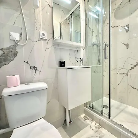 New 463 Macnee - Cosy Center Apartment